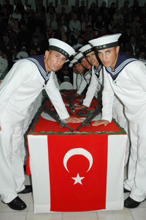 DENİZ ERİ ELBİSESİNDEKİ PALET &Ccedil;İZGİLERİNİN ANLAMI NEDİR? 